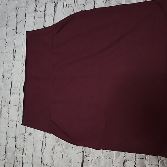 Apt.9 burgundy stretch mini skirt size small - Picture 2 of 6